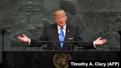 АҚШ президенти Дональд Трамп БМТ Бош Ассамблеясида қилган илк чиқишида глобал масалаларга тўхталди. У Шимолий Корея ва Эронга нисбатан қаттиқ позицияда туришга чақирди. 2017, 19 сентябрь.