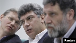 Слева направо: Владимир Рыжков, Борис Немцов и Сергей Пархоменко, лидеры протестного движения. 