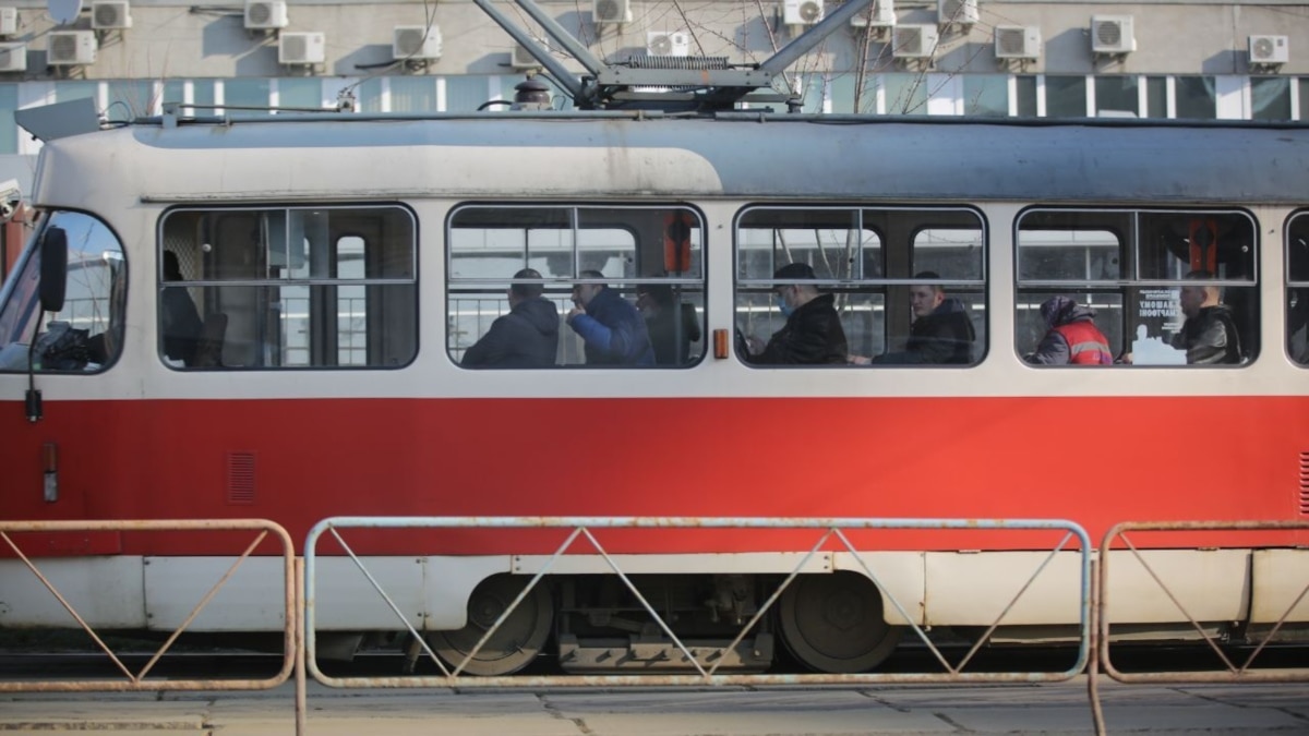 У Києві знову курсуватимуть 31 тролейбус і 13 трамваїв – Кличко