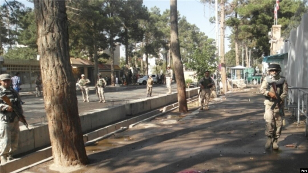 منابع پزشکی هرات مرگ دستکم یک نفر در جریان درگیریهای صبح روز شنبه مقابل کنسولگری ایران را تایید میکنند