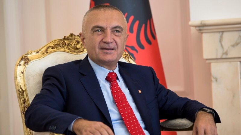 Албанскиот претседател Илир Мета му честиташе на Стево Пендаровски