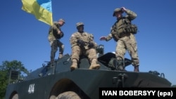 Українські та американські військовослужбовці під час спільних навчань «Rapid Trident 2016» на Яворівському полігоні, 4 липня 2016 року