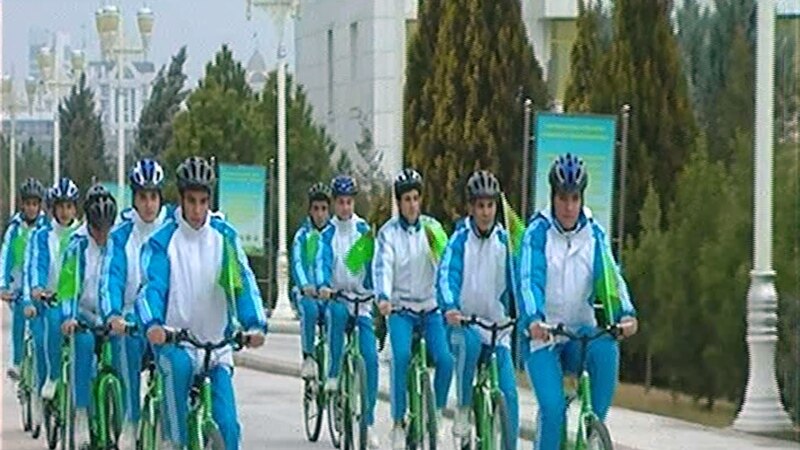 Türkmenistan Bütindünýä welosiped gününi belledi