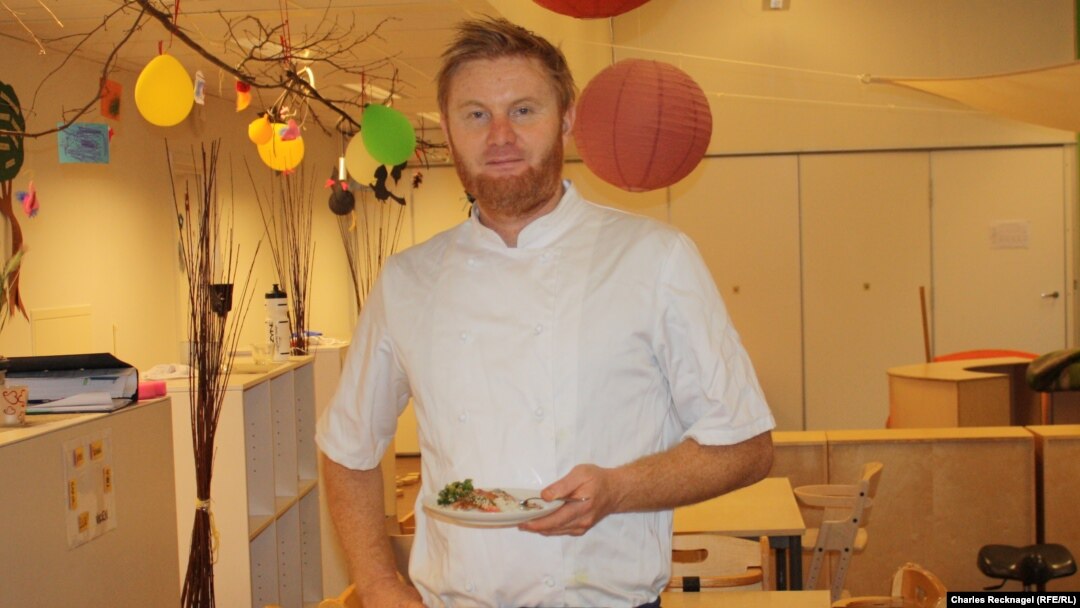 Kristian Midtoy serves up gourmet dishes like salmon sashimi at a kindergarten in Oslo.