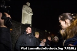 Встановлення пам’ятника Святославу на місці Леніна в Маріуполі