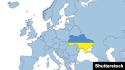 Harta e Evropes me territorin e Ukrainës të mbuluar me ngjyrat kombëtare të saj (Ilustrim)