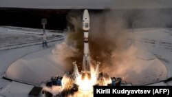 Запуск ракеты-носителя с разгонным блоком "Фрегат" и 19 спутниками с космодрома Восточный.