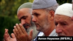 Коллективная молитва или Дуа о возвращении всех арестованных и пропавших крымских татар, архивное фото