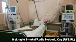 Апарат штучної вентиляції легень в українській клініці, ілюстративне фото