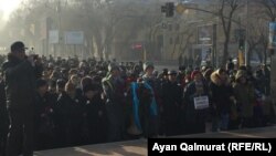 Церемония возложения цветов у монумента «Заря Независимости». Алматы, 17 декабря 2017 года.