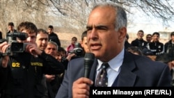 “I can only say that at the cost of my life, I will not permit even one drop of blood to be shed,” the daily “Aysor” quoted Raffi Hovannisian as saying.