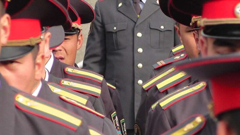 Бишкекте тапанча аткан милиционер кызматтан бошотулду
