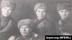 Решат Садреддінов разом із бойовими товаришами