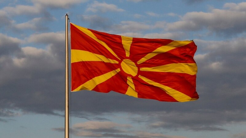 Dy deputetë të infektuar me koronavirus votojnë për pakon ekonomike në Maqedoninë e V.