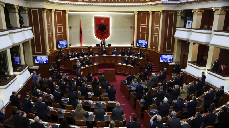 Албанскиот парламент гласаше против усвојување на резолуција за признавање на геноцидот во Сребреница