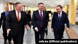 Американскиот државен секретар Мајк Помпео за време на посетата на Казахстан 