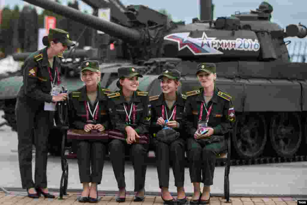 Female Russian soldiers pose at the international military-technical forum "ARMY-2016" in the Moscow region. (TASs/Sergei Bobylev)