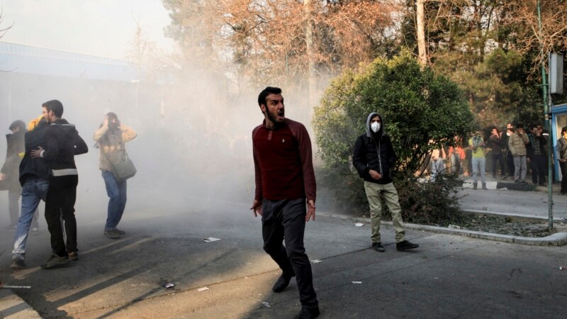 Protestat e studentëve përbëjnë kërcënim të ri për regjimin e Iranit