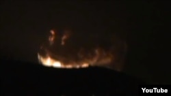Відеокадр, як стверджують, вибухів у військовому центрі Джамрая під Дамаском. Достовірність кадру не перевірена