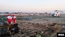 На месте крушения самолета украинских авиалиний вблизи аэропорта Тегарана. 8 января 2019 года. Фото предоставлено иранским новостным агентством IRNA.