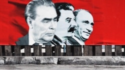 Владимир Путин, Иосиф Сталин и Леонид Брежнев (справа налево)