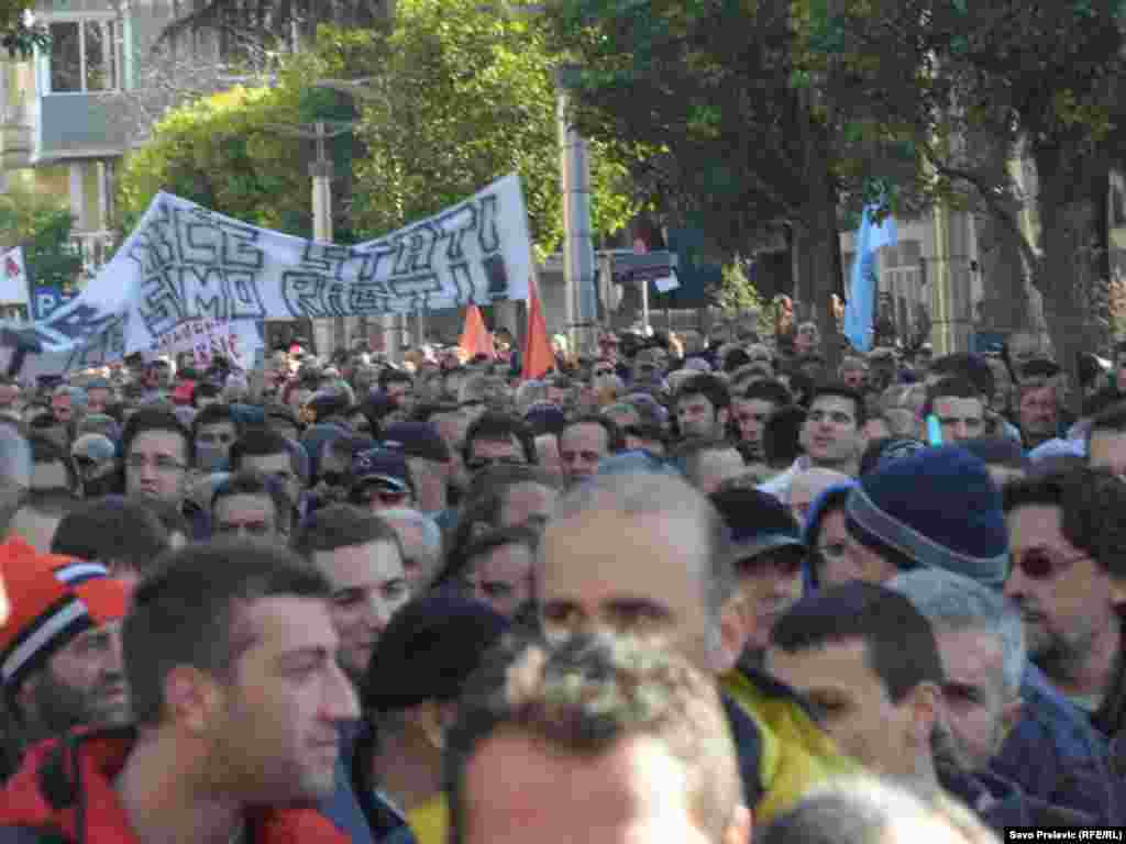 U Podgorici je nekoliko hiljada ljudi 21. januara 2012. protestovalo ispred zgrade crnogorske Vlade, zbog te&scaron;kog socijalno-ekonomskog stanja u Crnoj Gori. Protest je organizovala Unija slobodnih sindikata, uz podr&scaron;ku Mreže za afirmaciju nevl