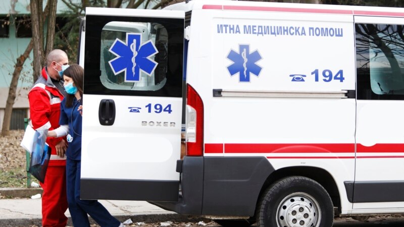 Скопјанец заразен од коронавирус починал на пат кон болница