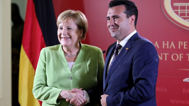 Заврши средбата на Заев и Меркел во Берлин 
