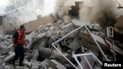 Իսրայելի օդուժի ռմբահարման հետևանքով ավերակների վերածված շենք Գազայում, 31-ը հուլիսի, 2014թ․