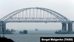 В очікуванні проходу Керченською протокою перебуває понад 140 суден, заявляють у прикордонній службі України