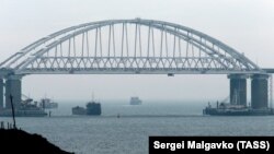 Кўприкнинг автомобиллар учун мўлжалланган қисми 2018 йилнинг 15 майида очилган эди.