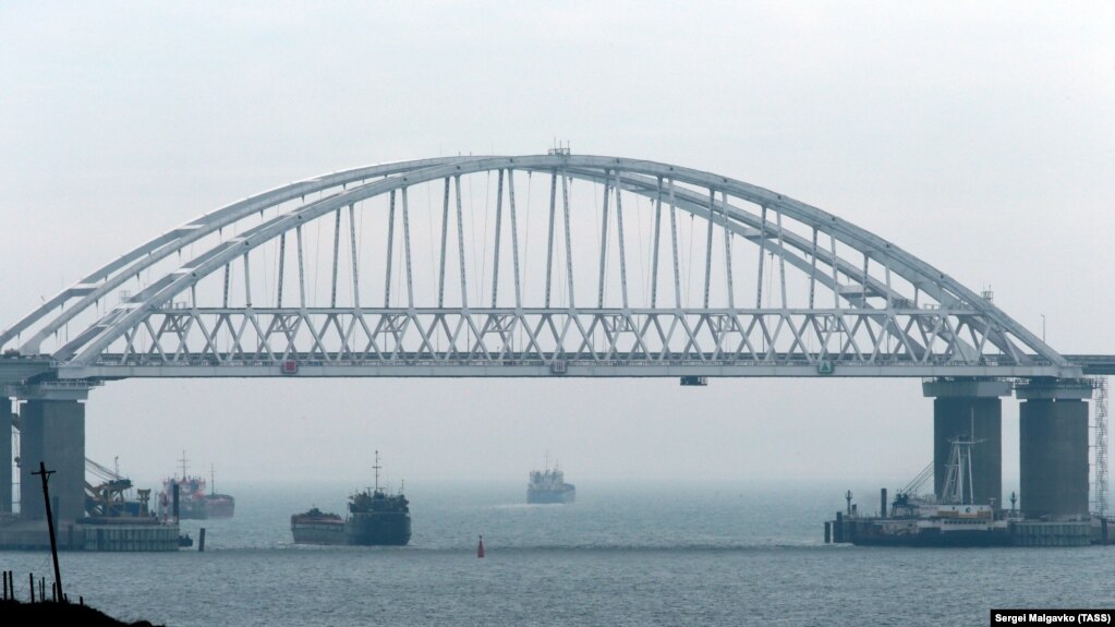 Полторак підкреслив, що Україна не відмовиться від проходів Керченською протокою до Азовського моря