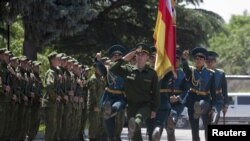 Военные Южной Осетии во время церемонии принесения присяги, Цхинвали. Иллюстративное фото. 