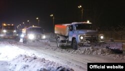 Работы по очистке улиц от снега в Ереване, 12 декабря 2013 г.