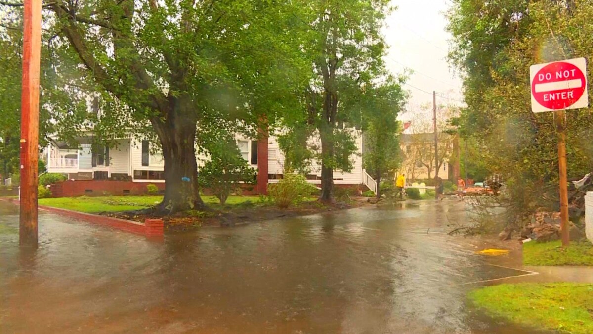 Hurricane leaves flood destruction in north carolina city