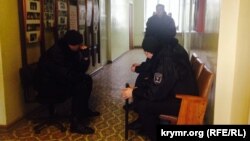 Здание Бахчисарайского райпотребсоюза попыталась захватить крымская «самооборона» в форме российского спецназа