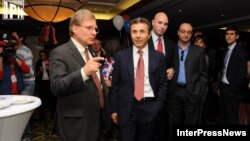 Американский посол и грузинский премьер вместе наблюдали за выборами