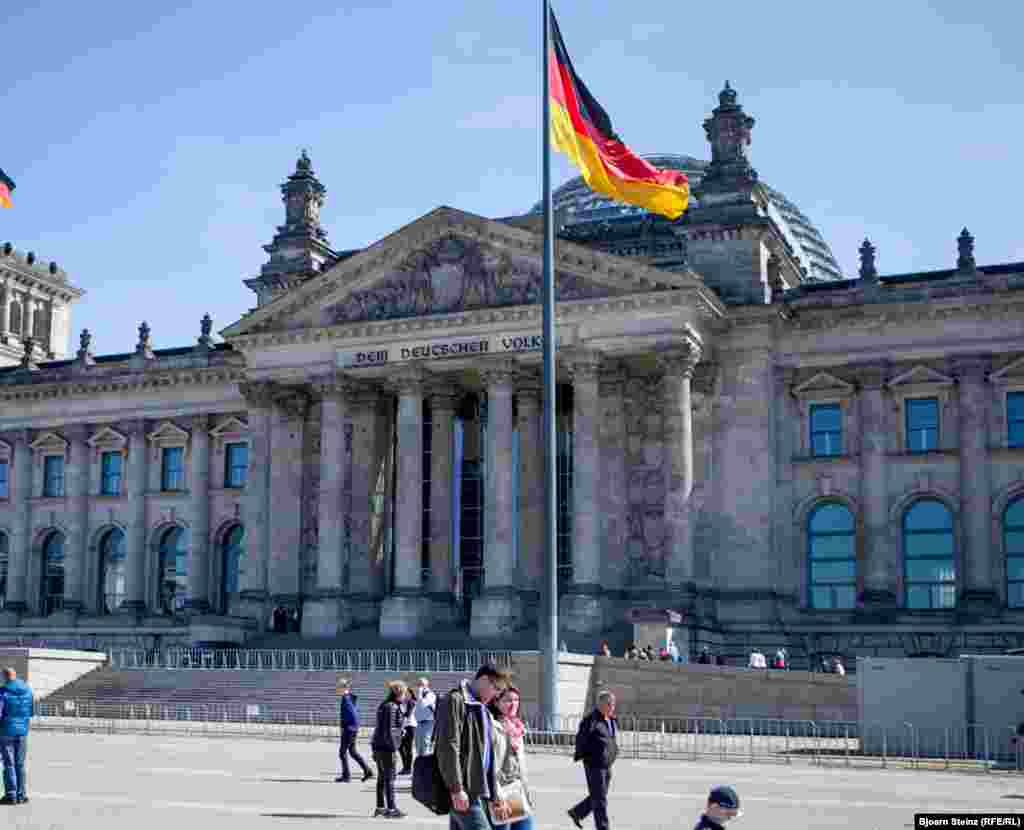 DO NOT USE - sliders Berlin project ONLY, restrictions - Germany. Reichstag in Berlin. 2015
