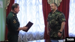 National Guard chief Viktor Zolotov (left) speaks to his newly appointed first deputy, Sergei Melikov, in Moscow in August 2016.