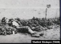 Фото з виставки «Голодомор 1932–33 років – геноцид українського народу». Київ, листопад 2008 року