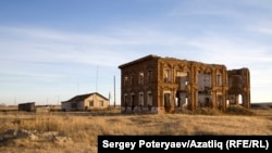 Remains of the "Old" Muslyumovo are still visible, just a couple kilometers down the road.