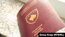 Një pasaportë biometrike e Kosovës. Fotografi nga arkivi. 