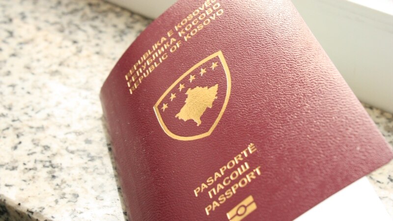 Serbia “njeh” pasaportën e Kosovës në aeroporte