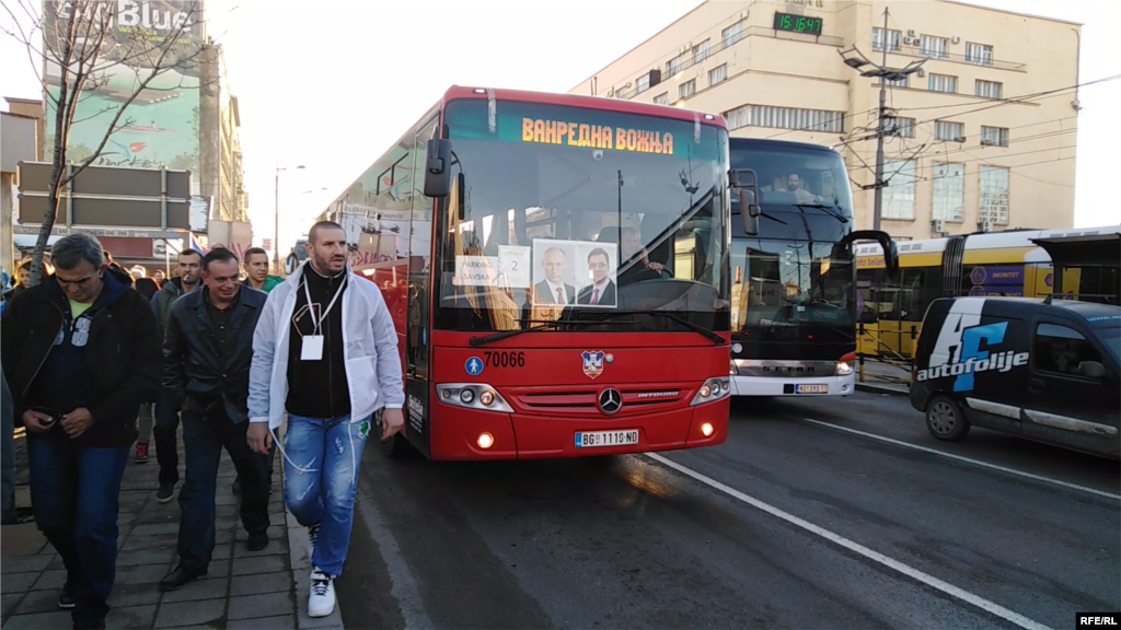 Građani su autobusima pristizali iz i različitih delova Srbije, detalj sa nekadašnje glavne železničke stanice u Beogradu