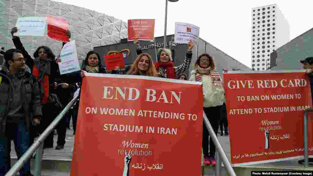 &nbsp;حمایت از ورود زنان به ورزشگاه&zwnj;های ایران.