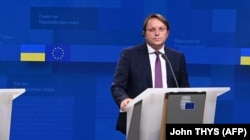 Várhelyi Olivér, az EU bővítési biztosa az EU–Ukrajna Társulási Tanács ülésén tartott sajtótájékoztatón 2022. szeptember 5-én