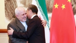 Chinese Foreign Minister Wang Yi (right) greets Iranian Foreign Minister Mohammad Javad Zarif at the Diaoyutai State Guesthouse in Beijing on August 26, 2019.