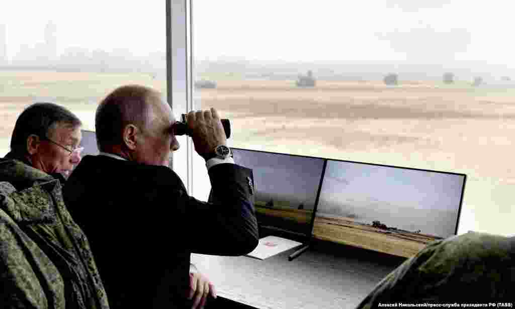 Vladimir Putin watches maneuvers in Russia&rsquo;s Orenburg Oblast on September 20. The games are due to end with a bang on September 20 and 21, when a final assault will be launched against the hypothetical Islamist government.