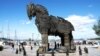 Дерев’яна скульптура троянського коня, яку використовували у фільмі «Троя». Місто Чанаккале (Туреччина)