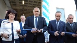 Бойко Борисов по време на откриването на автомобилния завод в Кърджали.